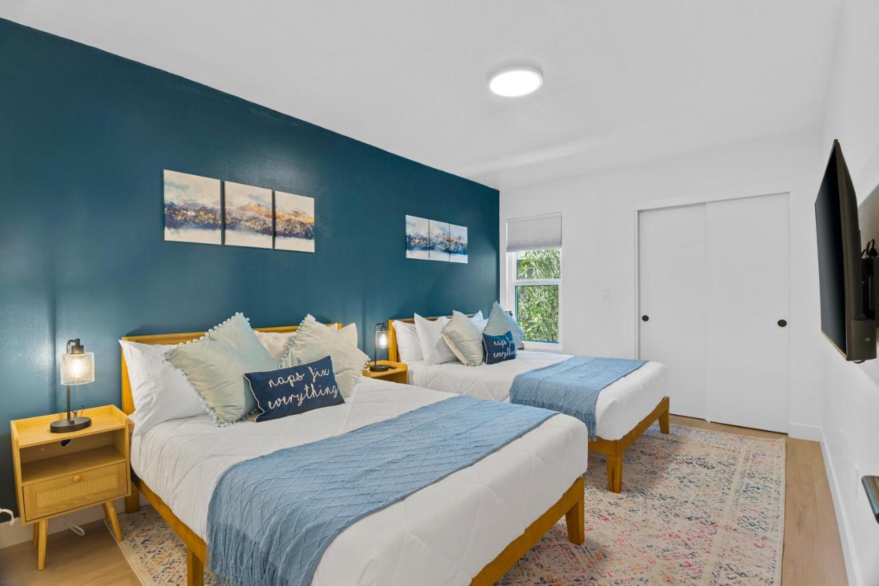 Stylish Phoenix Townhome - Foosball Table, Laundry, Parking! Экстерьер фото