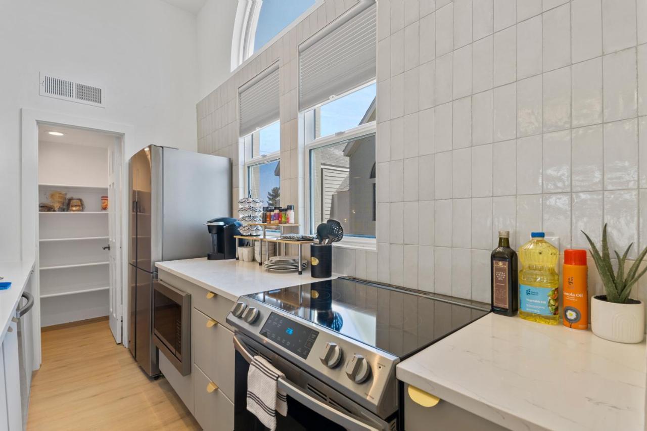 Stylish Phoenix Townhome - Foosball Table, Laundry, Parking! Экстерьер фото